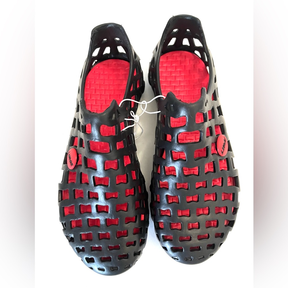 NWT Water Shoes Black Red River Beach Garden Boat Shoe Non Slip Lightweight Sz 7 - Picture 4 of 11